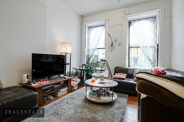 Rented by ZealEstate Group Inc | media 4