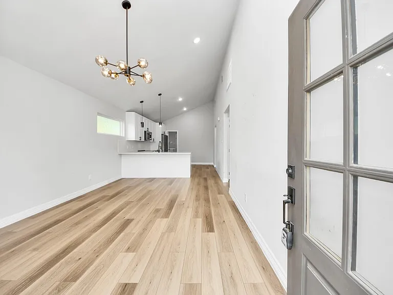 7605 Avenue C — Photo 9