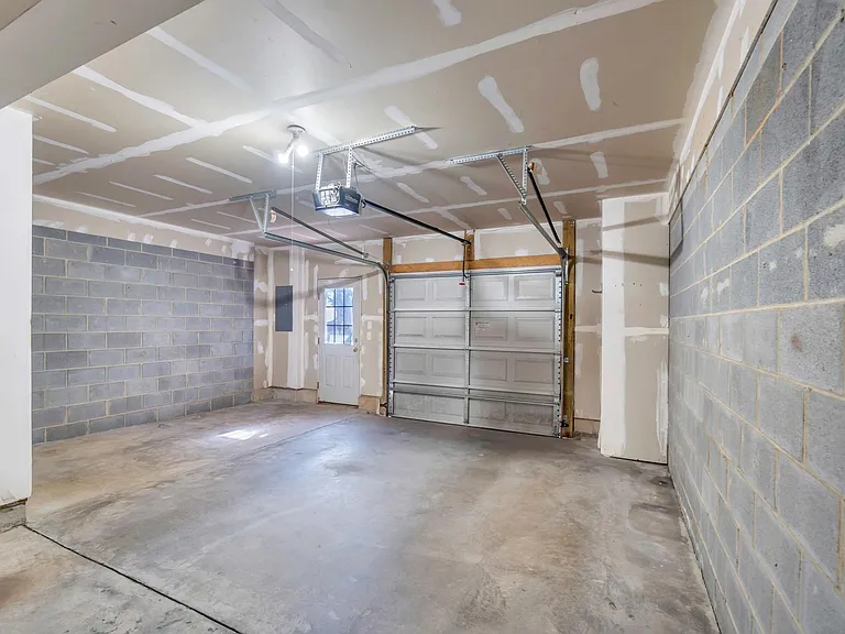 15744 Kensington Palace Ln — Photo 11