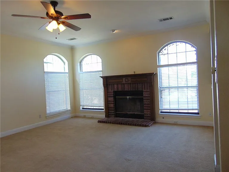 5806 Cedar Cliff Dr — Photo 4