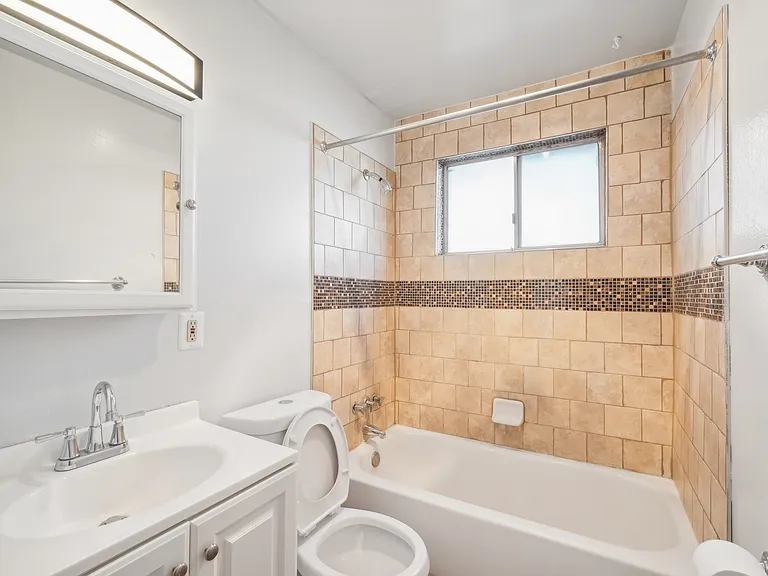 Bonfoy Apartments — Photo 12