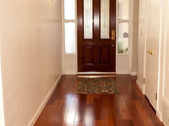 4th image of 6917 Hedgewood Dr