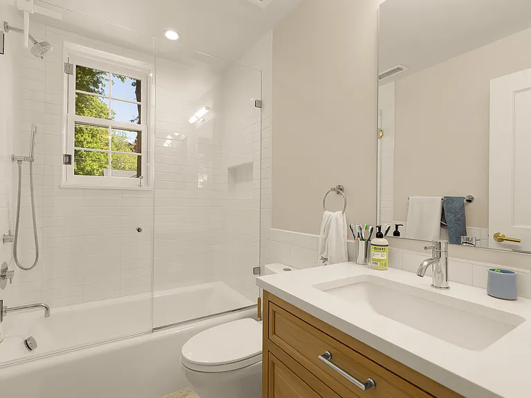2952 Macomb St NW — Photo 59