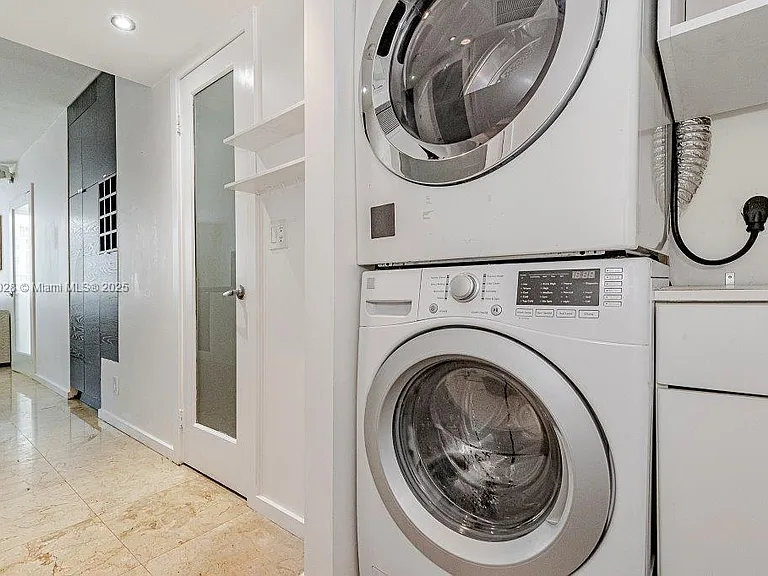 2301 Collins Ave #705 — Photo 23