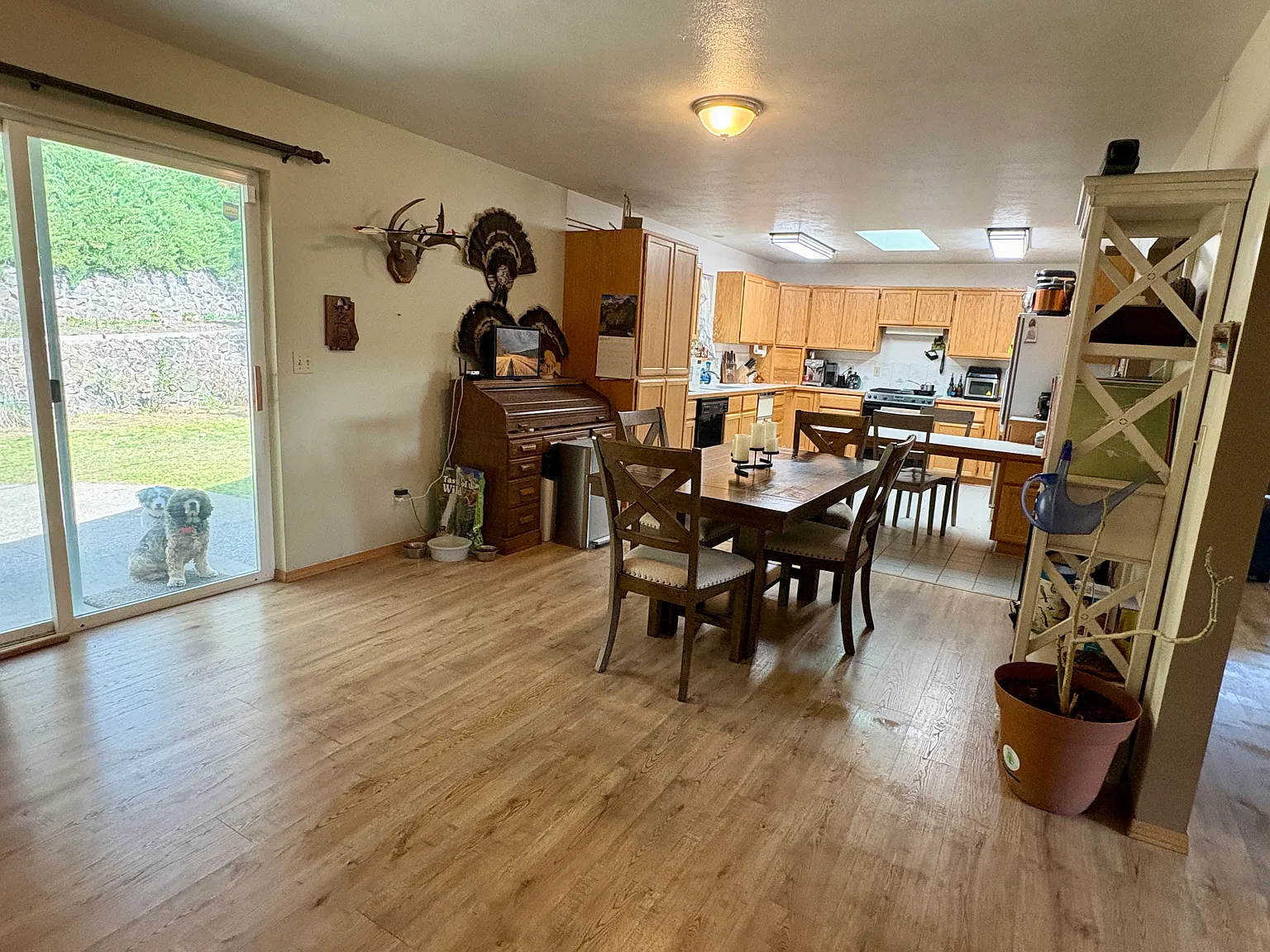 3 bed, 2850 sqft, $3,350 — Photo 4
