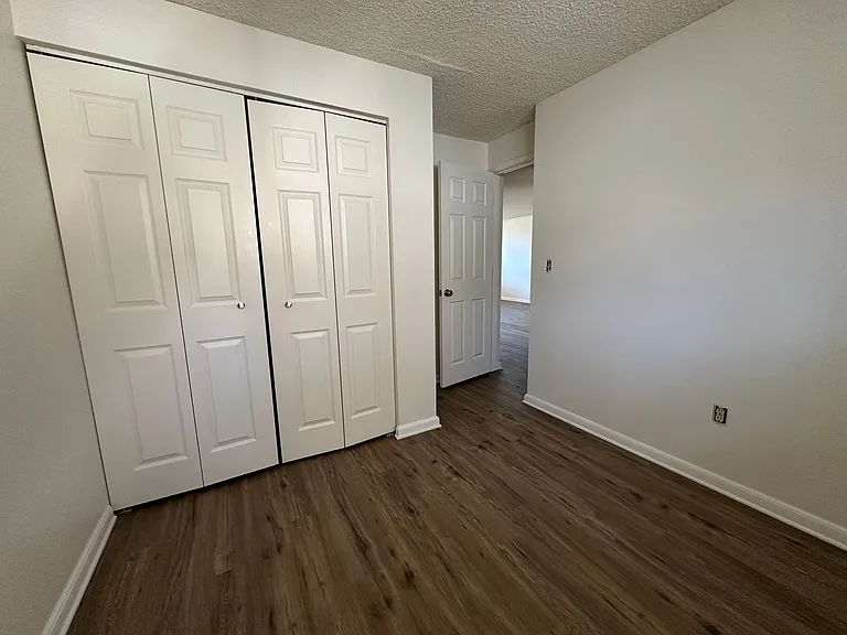 157-169 N Laguna St — Photo 10