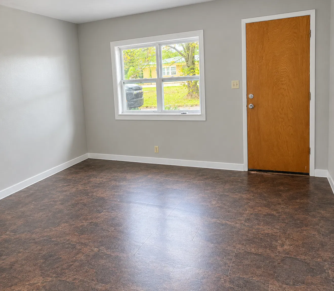 Studio, $900 — Photo 2