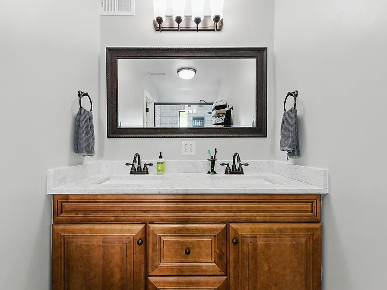 5010 Gosnold Ave — Photo 42