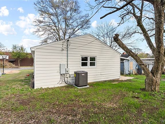5th image of 1432 20th Ave E