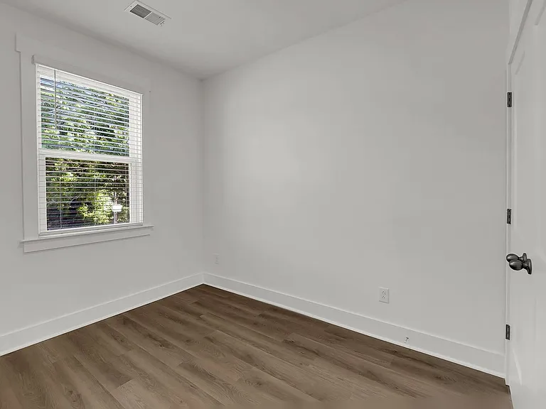 1549 Evergreen St — Photo 17