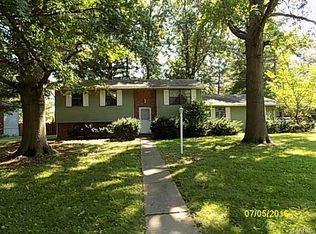 20 Cove Dr, Brighton, IL 62012