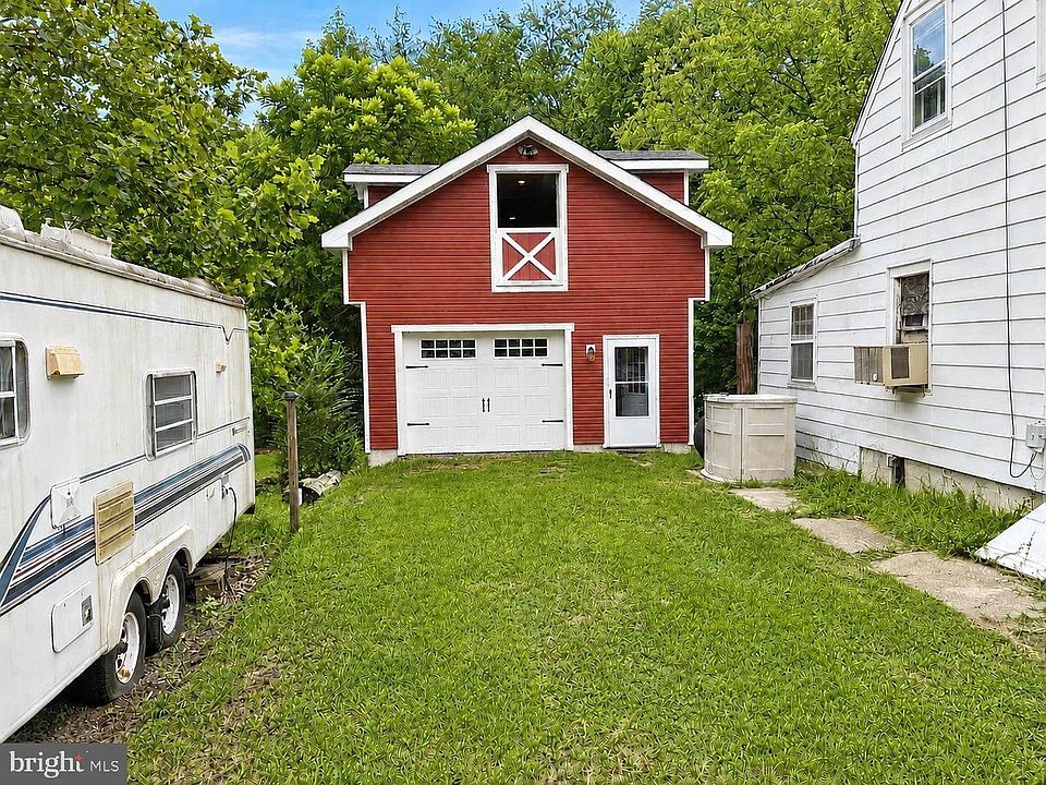 1st image of 631 Station Rd