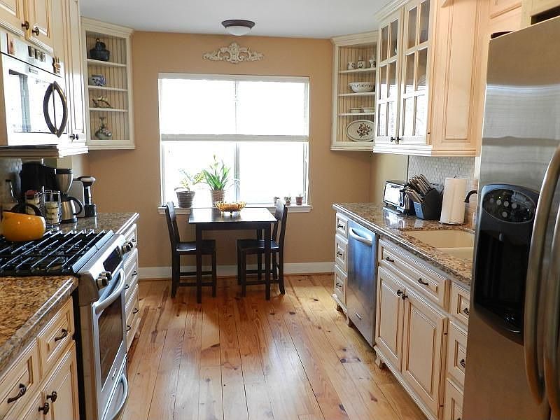 1st image of 1004 Camellia Cir