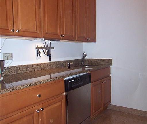 4th image of 170 W 73rd St APT 12D1