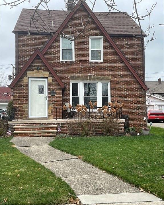 1st image of 150 E 191st St