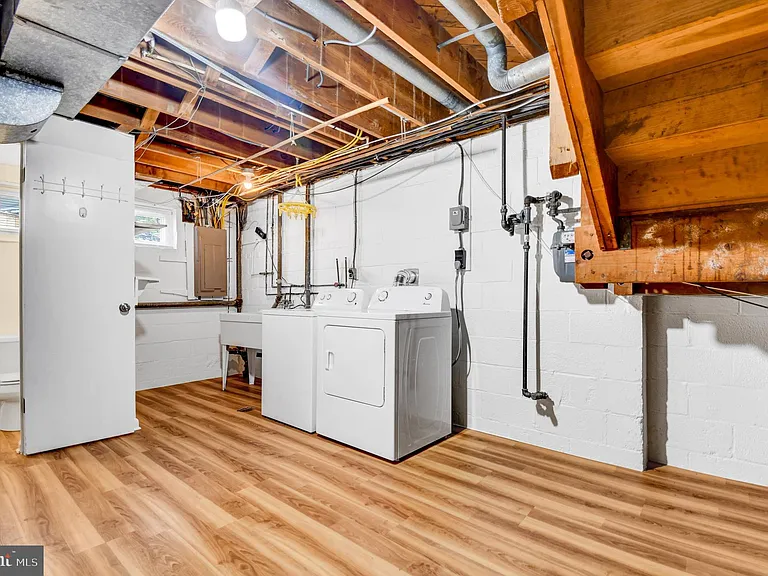 10228 Farnham Dr — Photo 31