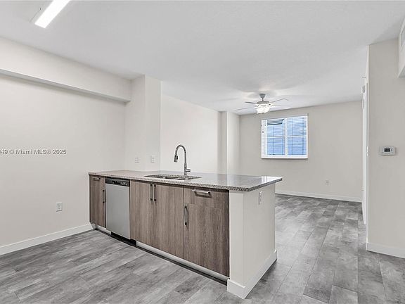 5th image of 400 NW 112th Ave