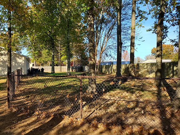 4th image of 1603 Seigler Dr