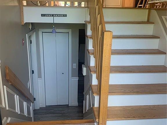2nd image of 5 Maureen Dr