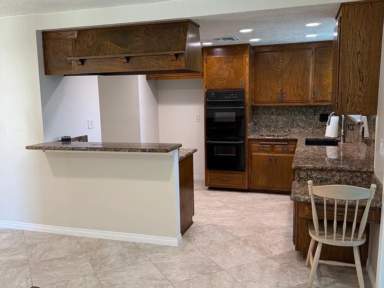 Dining kitchen area