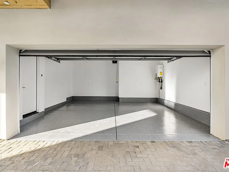 10805 Morrison St #1 — Photo 7