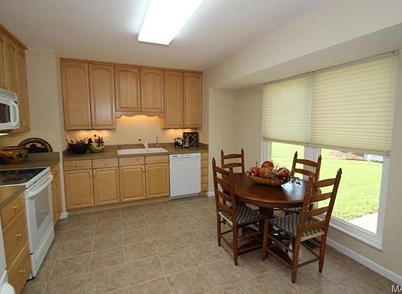 2nd image of 6125 Clovergreen Pl