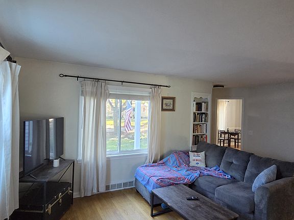 3rd image of 154 Berwick Rd