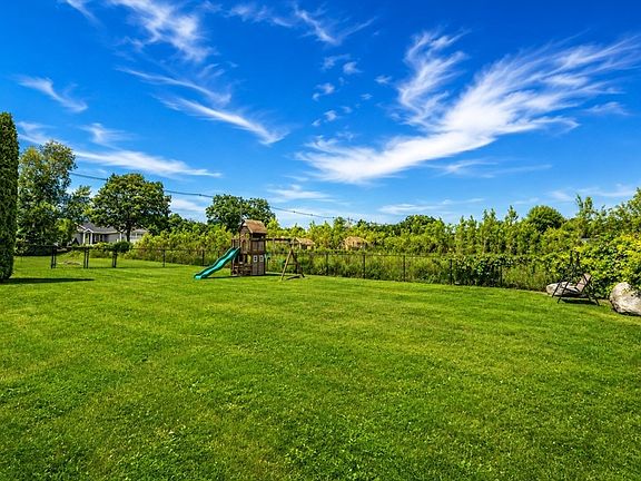 5th image of 1060 Tremont St