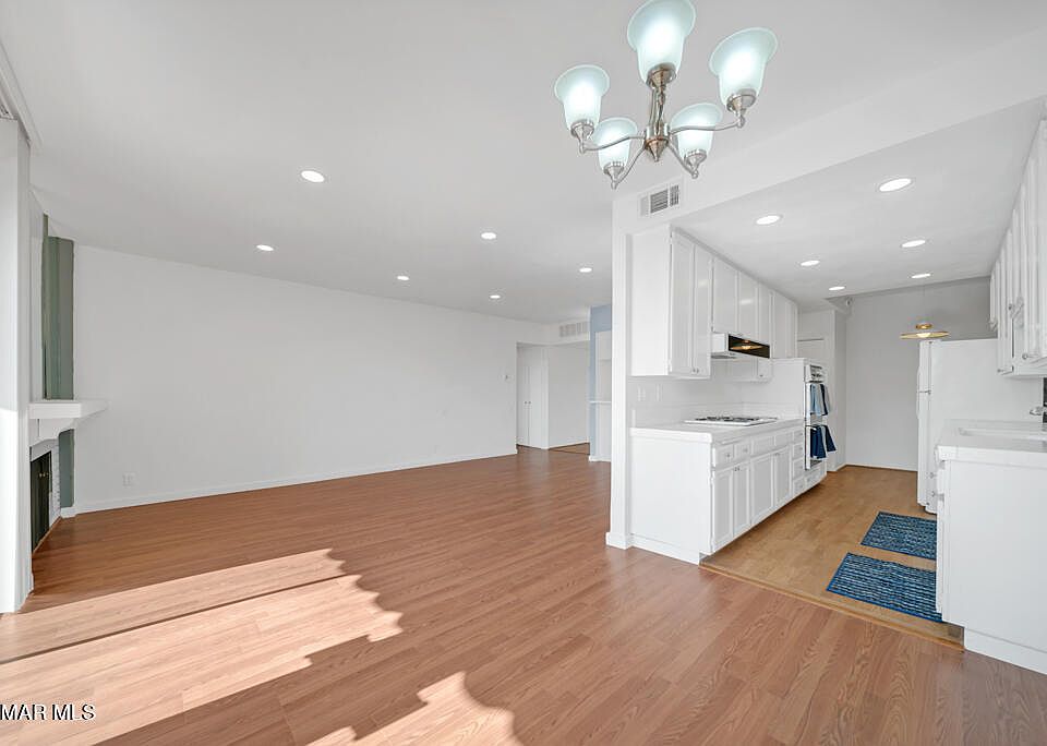 1st image of 5310 Zelzah Ave Unit 207