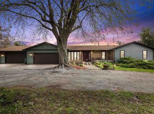 3329 Rohret Rd SW, Iowa City, IA 52246