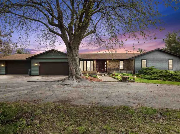 3329 Rohret Rd SW, Iowa City, IA 52246