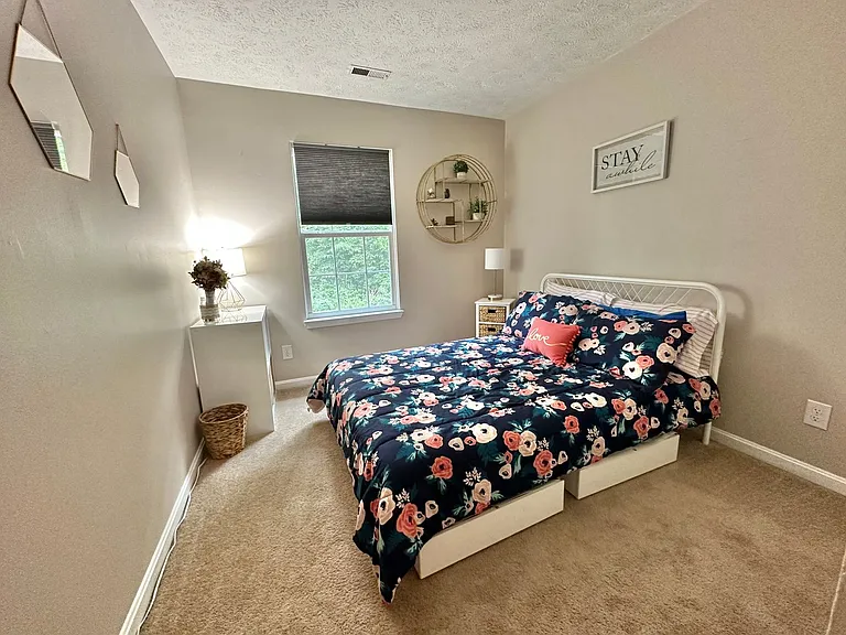 103 Staunton Ct — Photo 35