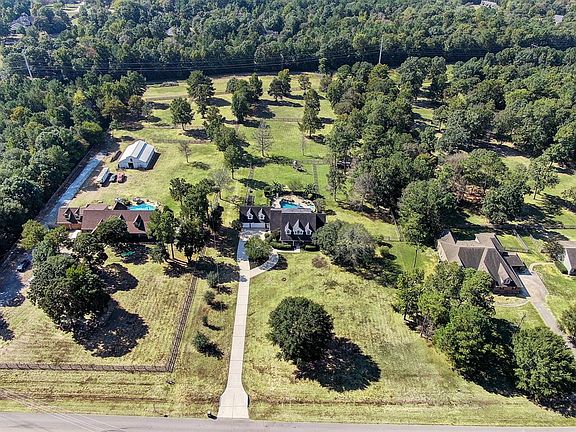 5th image of 114 Leah Dr