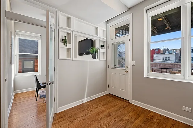 1340 N Wolcott Ave #2 — Photo 6
