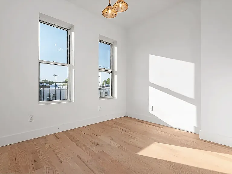 1684 Gates Ave #2R — Photo 7