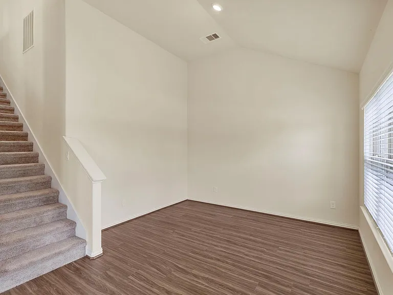 216 N Lynx Trl — Photo 9