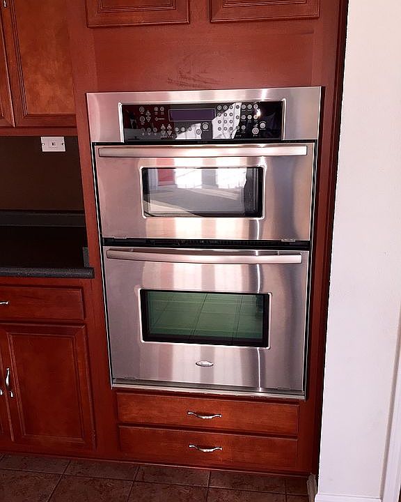 Oven and microwave 