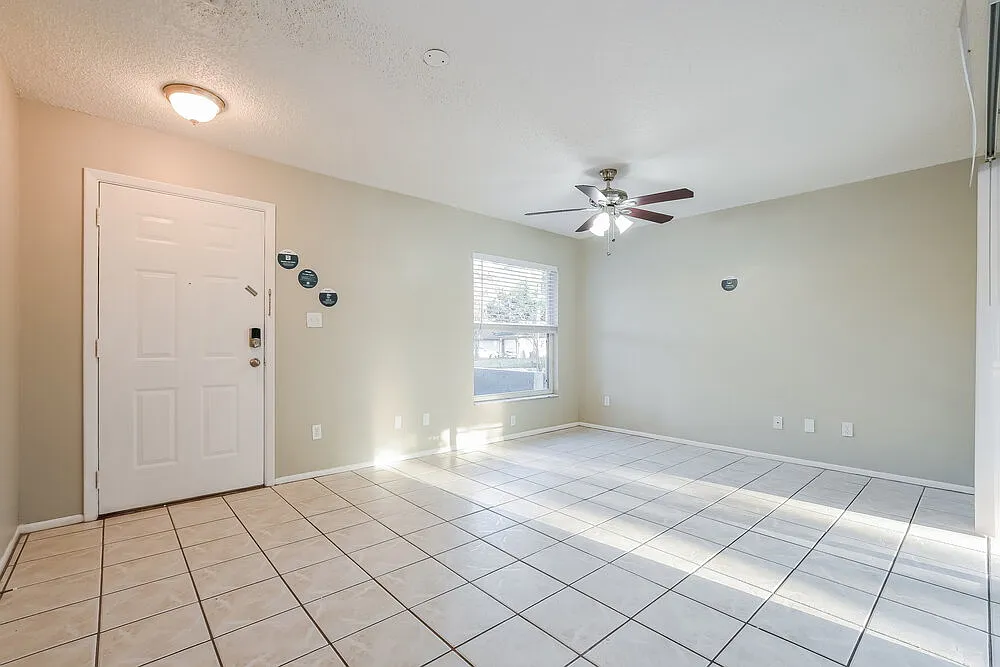 3 bed, 2.0 bath, 1127 sqft, $2,950 — Photo 3