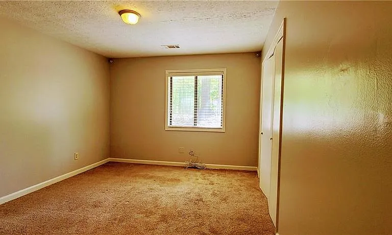 966 Amberly Dr #B — Photo 7