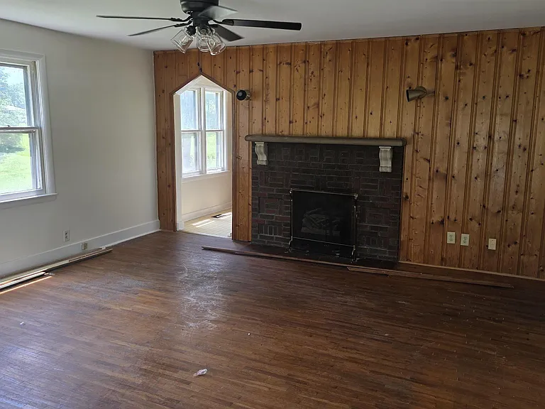 104 S Johnson Ave — Photo 8
