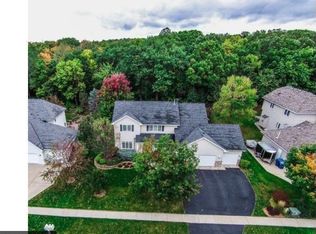 659 Woodridge Dr N, Chaska, MN 55318