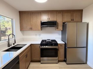 18350 Hatteras St APT 256, Tarzana, CA