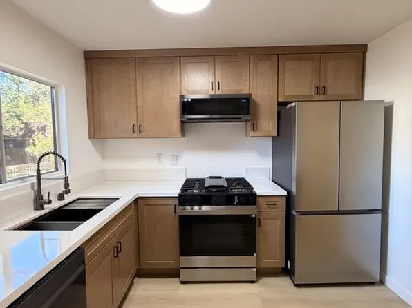 18350 Hatteras St APT 256, Tarzana, CA 91356