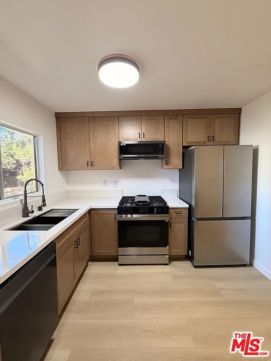 Building Photo - 18350 Hatteras St #256