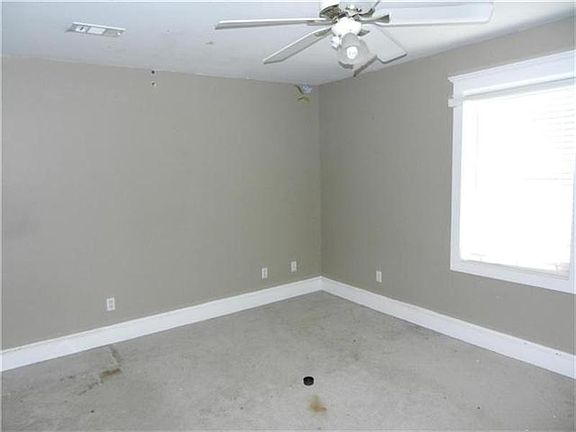 4th image of 385 Heathridge Dr