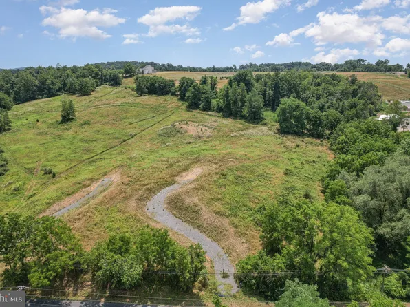 19 N Lewisberry Rd, Dillsburg, PA 17019