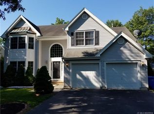 110 Autumn Oak Ln, Manahawkin, NJ 08050