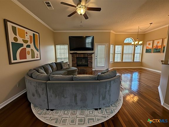 3rd image of 610 Arapaho Dr