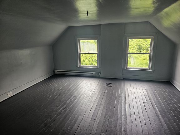 2nd image of 953 Wells St #2