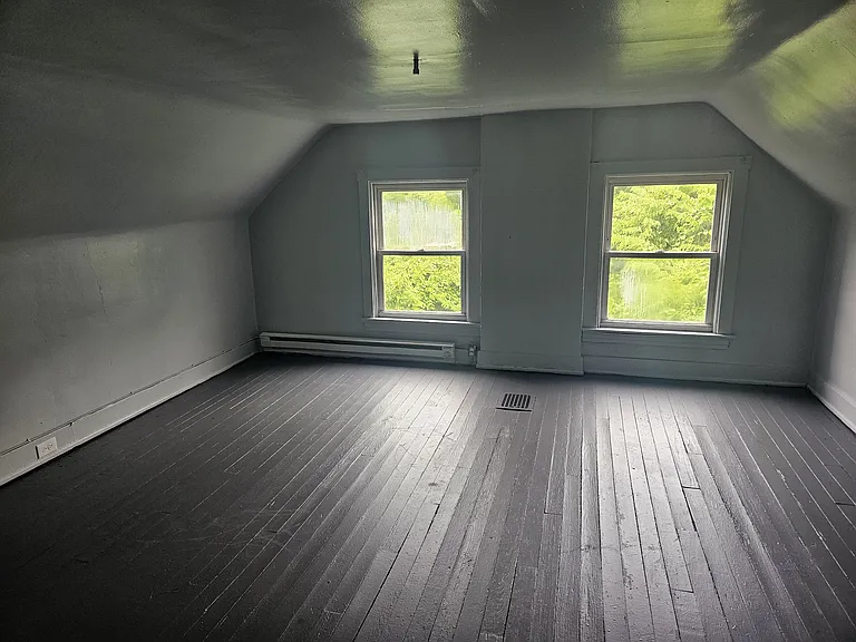 953 Wells St — Photo 2